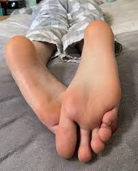 Smolbeansss on X: Good morning! There's an an awesome photo shoot I've  just uploaded to OF! Are you gonna play with my feet whilst I sleep😏? Go  check it out to see