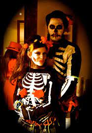 While the day of the dead has traditionally been celebrated in mexico its appeal has widened over the last few years being celebrated in the u.s. Diy Day Of The Dead Costume Back Bayou Vintage