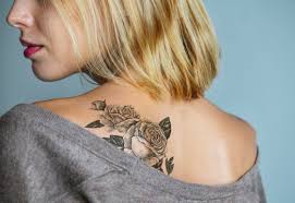 Tatouage rose : 15 idées pour un magnifique tattoo - Maquillage.com