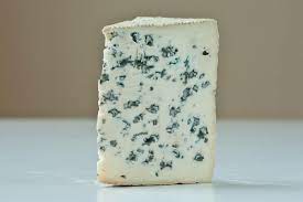 Enligt vissa källor härstammar folket i lombardiet från langobarderna som om möllans ost. Gorgonzola Cheese On Wheels
