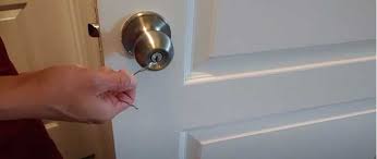 how to unlock bathroom door twist lock