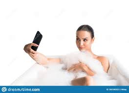 Schöne Nackte Frau, Die Selfie in Der Badewanne Nimmt Stockbild - Bild von  hautpflege, attraktiv: 150189323