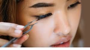 tips for applying false eyelashes l