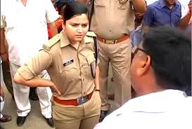 Watch: Woman cop stands up to BJP workers as they bully, raise slogans