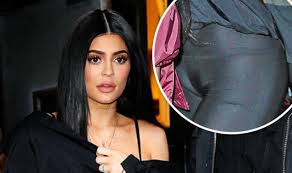 Revenge of the camel toe—best celebrity minge mishaps. Kylie Jenner Exposes Camel Toe As She Suffers Wardrobe Malfunction Celebrity News Showbiz Tv Express Co Uk