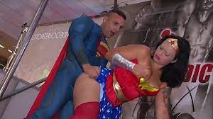 Superman vs WonderWoman Jose Adiction - XVIDEOS.COM