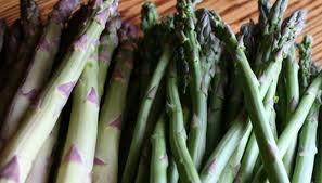 how does asparagus make urine smell