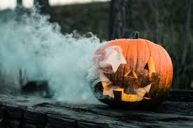 Kinderen verkleed als monsters, heks of spook, bellen. 6 Plekken Voor De Ultieme Halloween Ervaring