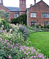 English Cottage Garden Design Tips