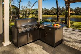 Outdoor kitchens are perfect for avid backyard chefs and entertainers. Outdoor Kitchen Ideas For Small Spaces