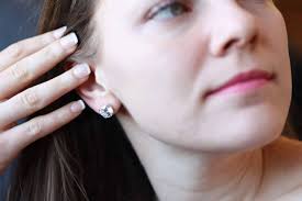 diamond stud earrings our 2023 guide