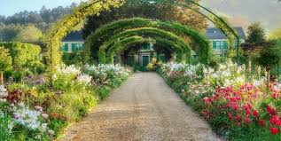 Giverny And Painting In Monet S Garden