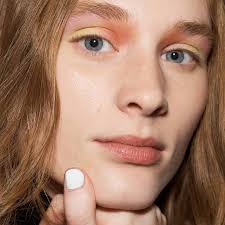 4 oily skin makeup tips to combat shine