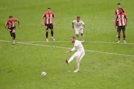 This goal is huge because it draws the away side level with atletico madrid at the top of the leaderboards. Athletic Bilbao 0 1 Real Madrid Sergio Ramos Scores Another Penalty To Send Los Blancos Seven Points Clear London Evening Standard Evening Standard