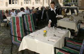 It offers a breakfast buffet, italian restaurant and paid parking. Hotel Deutsches Haus In Braunschweig Hotel De