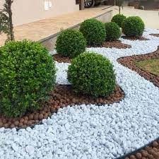 The white color goes well with everything, so you can easily pair them with any type of plants or with any other material, such as wood, bricks or different types of stones. 20 Modern White Stone Landscaping Ideas To Transform Your Yard Stone Landscaping Small Front Yard Landscaping Front Yard Landscaping Design