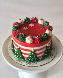 Christmas cookies are everywhere and so is the sweet scent of chocolate, peppermint, and gingerbread.you don't have to limit your christmas dessert lineup to just cookies though: 40 Wonderful Christmas Cake Decorating Ideas To Try Asap Christmas Cake Designs Christmas Cake Decorations Christmas Cake