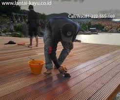 Dibandingkan dengan lantai kayu keras, gabus jauh lebih mudah. Harga Decking Kayu Dan Biaya Pasang Pemasangan Toko Lantai Kayu
