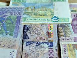Infinie - 𝐋'𝐄𝐒𝐂𝐑𝐎𝐐𝐔𝐄𝐑𝐈𝐄 𝐃𝐔 𝐅𝐑𝐀𝐍𝐂 𝐂𝐅𝐀 Créé par la  France en 1945, le Franc CFA est la seule monnaie coloniale en circulation  dans le monde. Le FCFA est une expansion et qui