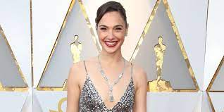 She won the miss israel title in 2004 and went on to represent israel at the 2004 miss universe. Actrice Gal Gadot Neemt Het Stokje Van James Bond Over