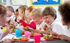 Cum sunt hrăniți copiii la școală în diferite țări