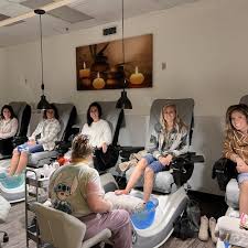 nail salons near de pere wi