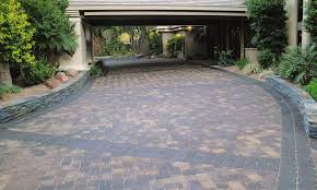 The main function of driveway edging is to create a border between your asphalt driveway and lawn and or to keep loose stone on a gravel driveway contained. The Benefits Of Driveway Edging For Your Sonoma County Home Bayside Pavers