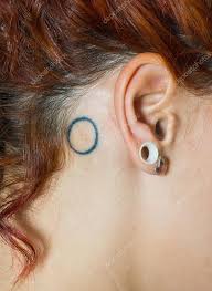 Dívka Ucho Piercing A Tetování Stock Fotografie Bertys30 88348734