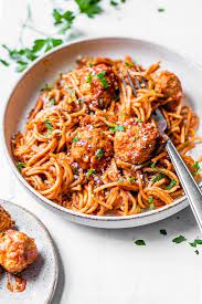 Whole Wheat Spaghetti With Marinara And Turkey Meatballs gambar png