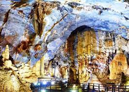 paradise cave day tour from hue phong