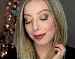 green eyeshadow holiday makeup look
