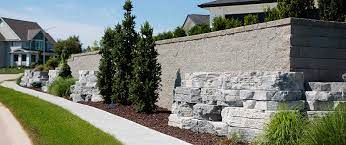 Stone Outcropping Wall In Omaha Ne