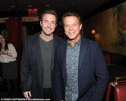Is an american broadcast journalist for nbc news and cnbc, where he serves as chief general news anchor and hosts th. Fox News Shep Smith Says He S As Happy As Can Be With Boyfriend Daily Mail Online