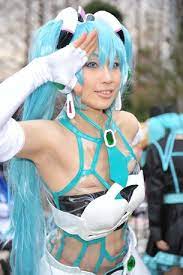 There amateur cosplayer! Nipple and areola is showing! - Hentai Cosplay