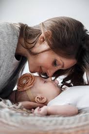 baby kiss images free on freepik