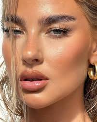 how to achieve the glowy summer makeup