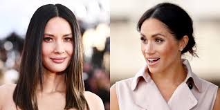 Meghan markle and prince harry are no strangers to negative press and after their exit from the royal family, things seem to only be escalating. Olivia Munn Recreated Meghan Markle S Buckingham Palace Photo
