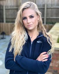@skunk_sports helps me to analyse, optimize and improve my performance after every training session! Alisha Lehmann On Instagram It Is Slowly Getting Warmer Outside And The First Outdoor Workouts In The Sunshine Mo Soccer Girl Outdoor Workouts Football Girls