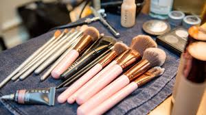 to clean makeup brushes and palettes