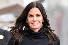 Pics of the lovely and beautiful courteney cox. Courteney Cox Plays Piano In A Flannel Top Leggings Classic Booties Bvf News