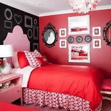 23 Red Wall Bedroom Ideas That Are