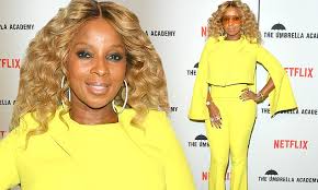 Season 2 is based on the second volume of the comic book series, which is entitled dallas. Mary J Blige Shines In Neon Yellow Pantsuit At Toronto Premiere For Netflix S The Umbrella Academy Daily Mail Online