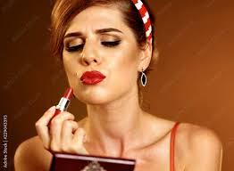 make up with red lipstick y look