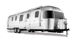 how much does an airstream weigh all
