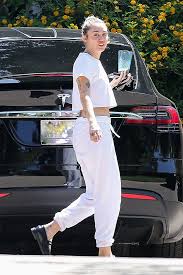 miley cyrus goes make up free in white