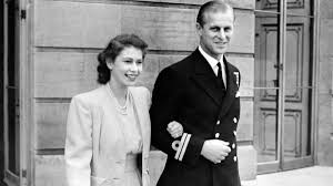 Elizabeth and her younger sister margaret were educated at home by tutors. Queen Elizabeth And Prince Philip S First Meeting Woman S World