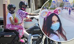 Casie colson baker rose to fame as the firstborn daughter of rapper, machine gun kelly(mgk). Machine Gun Kelly Spotted Out With His Daughter Casie While Megan Fox Heads To Disneyland Daily Mail Online