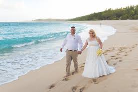 Sind sie zu einer solchen hochzeitsfeier eingeladen, dann gilt es fingerspitzengefühl zu beweisen. Plus Size Braut Giovannina Strandhochzeit Auf Mauritius