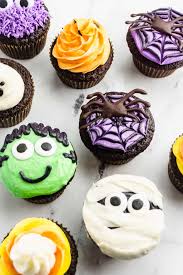 Looking for some quick and easy halloween cupcake decorating ideas? Easy Mummy Halloween Cupcakes Sarah Maker
