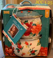 Best pioneer woman christmas candy from top 25 ideas about pioneer woman cookies on pinterest. Pioneer Woman Cheerful Rose Dutch Ovens Pioneer Woman Kitchenware Pioneer Woman Kitchen Decor Pioneer Woman Dishes